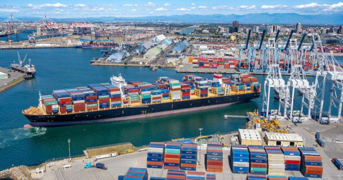 Ngành vận tải biển: Mùa cao điểm, các chủ tàu container tiếp tục tuyên bố tăng giá cước