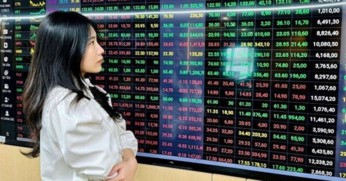 Nhà đầu tư ngoại “xả ròng” 4 tỷ USD trên thị trường chứng khoán Việt vì nguyên cớ gì?