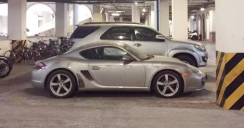Xót xa với hình ảnh Porsche Cayman phủ bụi dày đặc dưới hầm đỗ xe của khu đô thị cao cấp tại Hà Nội