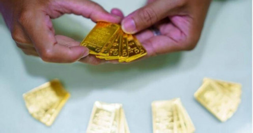 Vì sao Công ty SJC tạm ngưng mua vàng miếng loại một chữ?