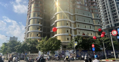 QMS Top Tower dát kính vàng chói mắt: Tiềm ẩn rủi ro