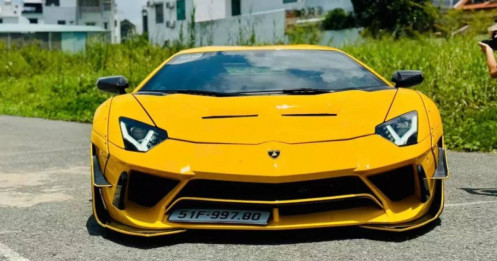 Siêu xe Lamborghini Aventador Limited Edition 50 lại được cho đi đổi màu mới