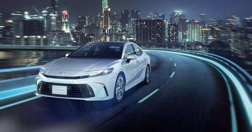 Toyota Camry 2025 được bổ sung động cơ thuần xăng từ bản cũ