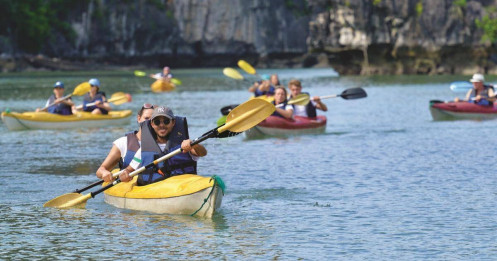 Chèo kayak vãn cảnh Vung Viêng