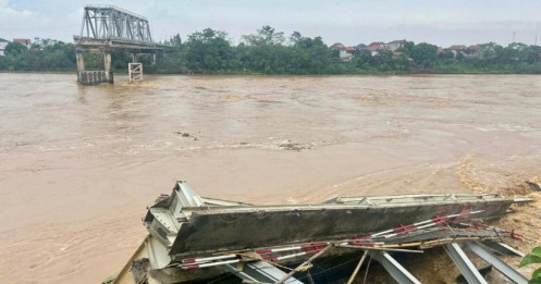 Những nhà thầu nào từng tham gia sửa chữa cầu Phong Châu trước đây?