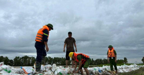 Khẩn cấp sơ tán hơn 500 hộ dân do tràn đê ở Bắc Giang