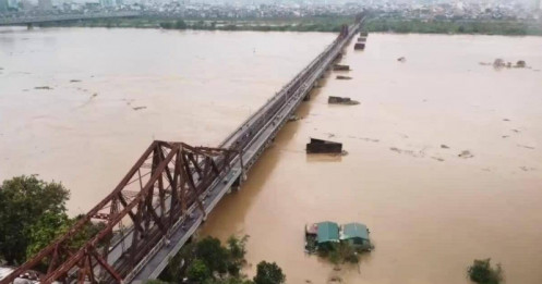 Lũ trên sông Hồng ở Hà Nội vượt báo động 2, cảnh báo độ rủi ro thiên tai cấp 2