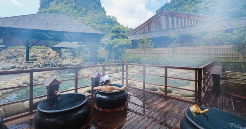 Tắm khoáng nóng onsen - “thần dược” của mùa thu đông