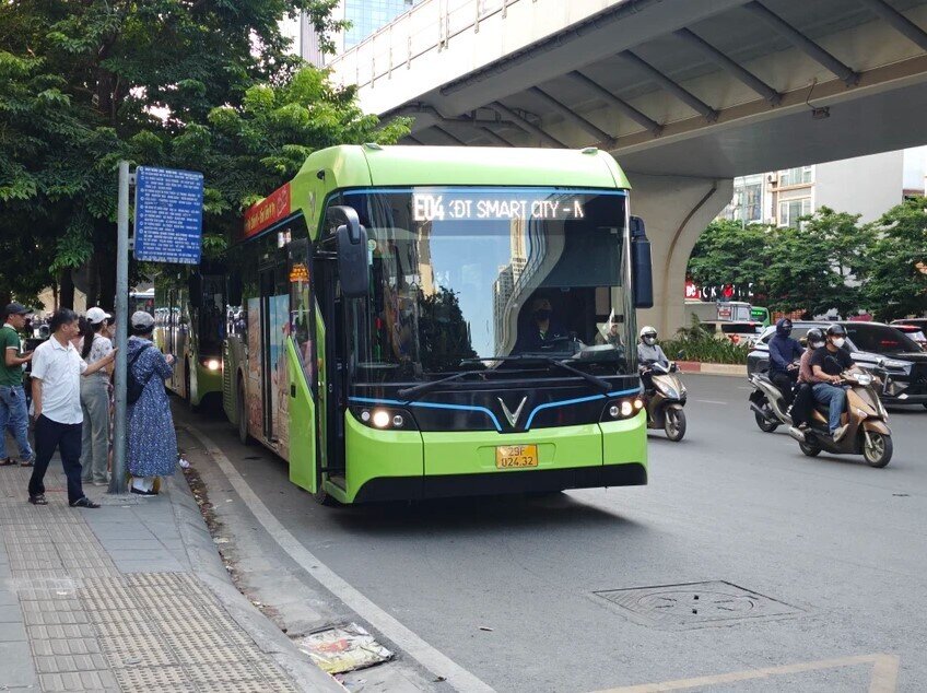 Hà Nội sẽ chuyển dần sang xe buýt điện và buýt sử dụng khí nén