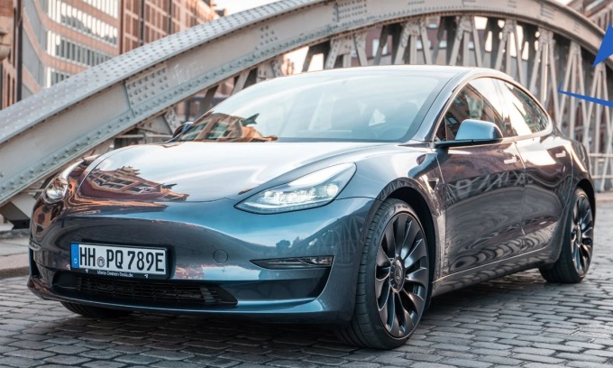 Tesla phải tăng giá xe vì châu Âu đánh thuế mạnh Trung Quốc