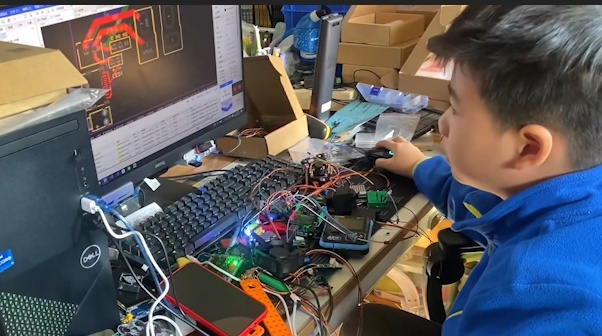 Cậu bé 11 tuổi viết 600 dòng code vận hành tên lửa tự chế