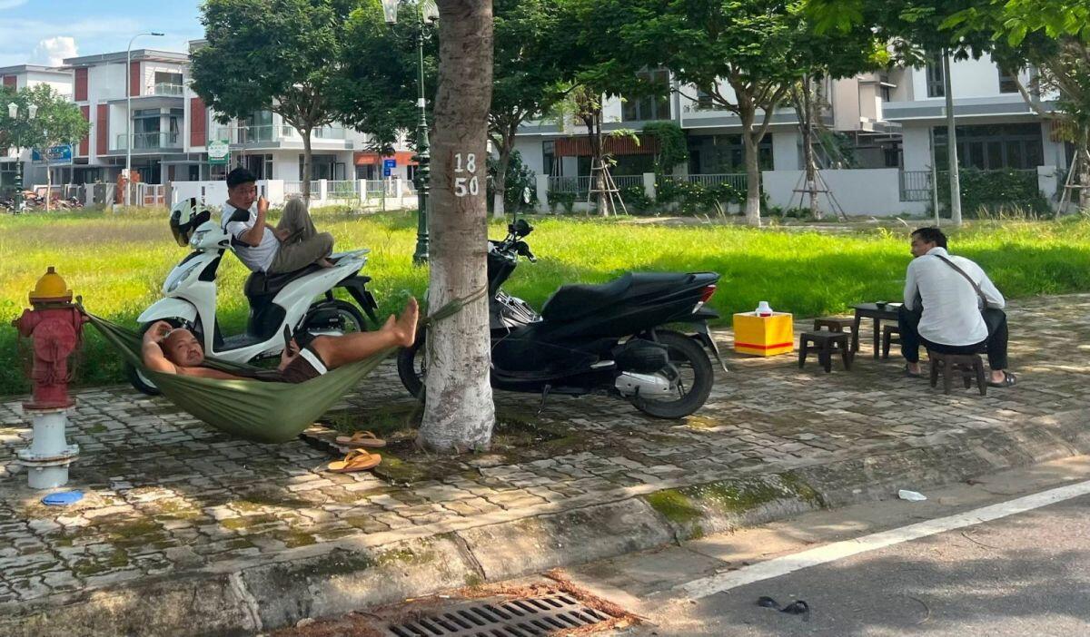 Nhà đầu tư liên tục “găm hàng” vì có niềm tin “mãnh liệt” rằng, giá sẽ bật tăng mạnh khi các Luật mới có hiệu lực từ 1/8