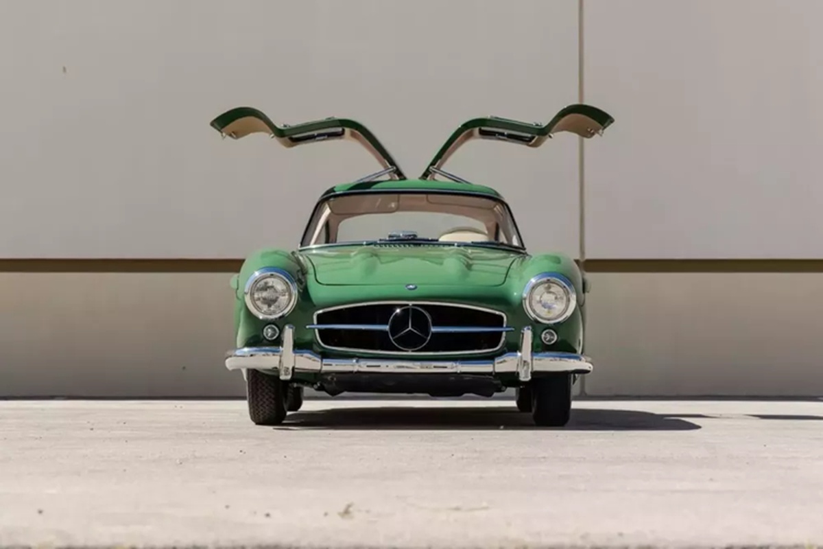 Mercedes-Benz 300SL Gullwing giá 59 tỷ đồng, Qua Vũ đang 'thèm khát'