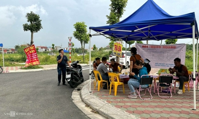 Đất huyện ven vừa đấu giá được rao bán chênh hàng trăm triệu đồng