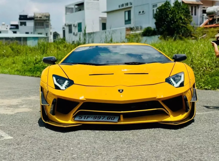 Siêu xe Lamborghini Aventador Limited Edition 50 lại được cho đi đổi màu mới