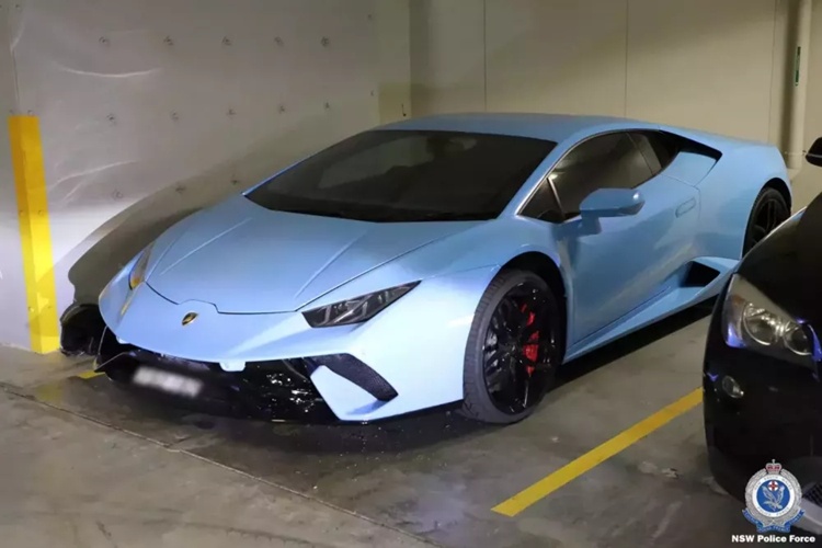 Cảnh sát tịch thu siêu xe Lamborghini của dân chơi nộp đơn xin trợ cấp thất nghiệp trong 5 năm