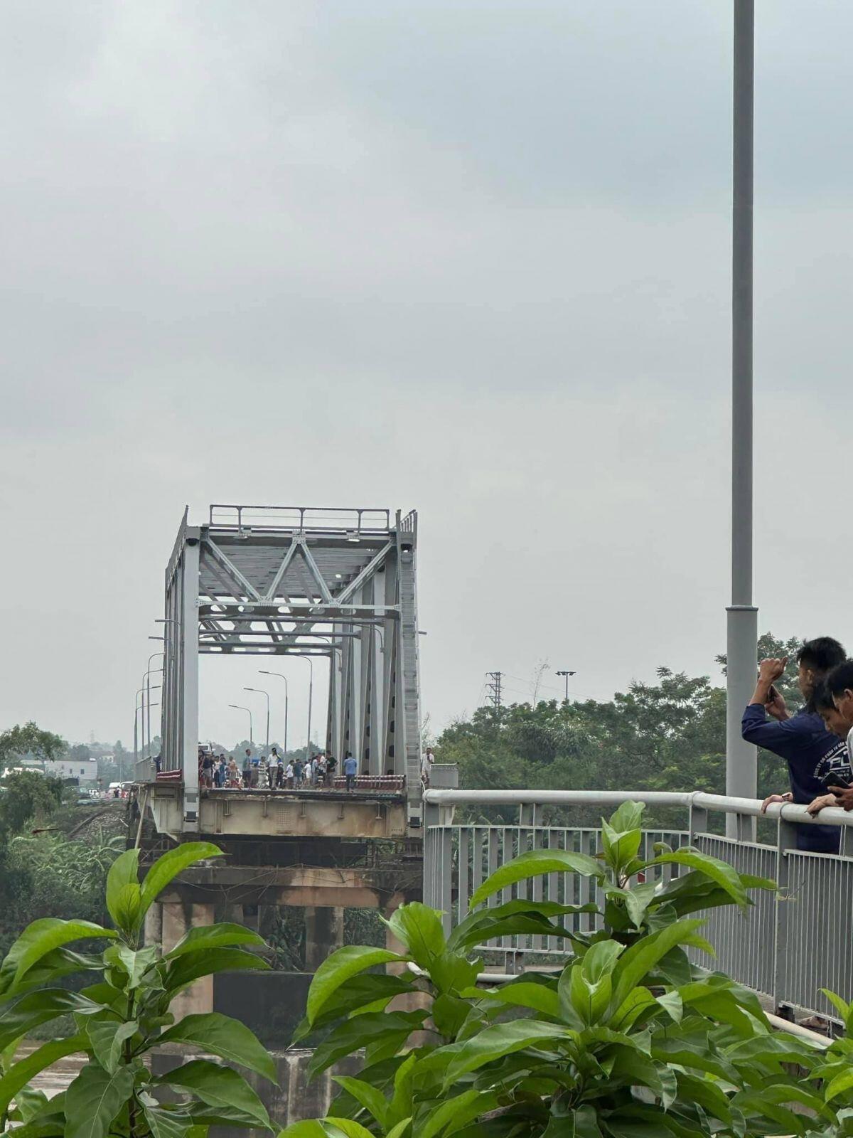 Hiện trường kinh hoàng vụ sập cầu Phong Châu, Phú Thọ