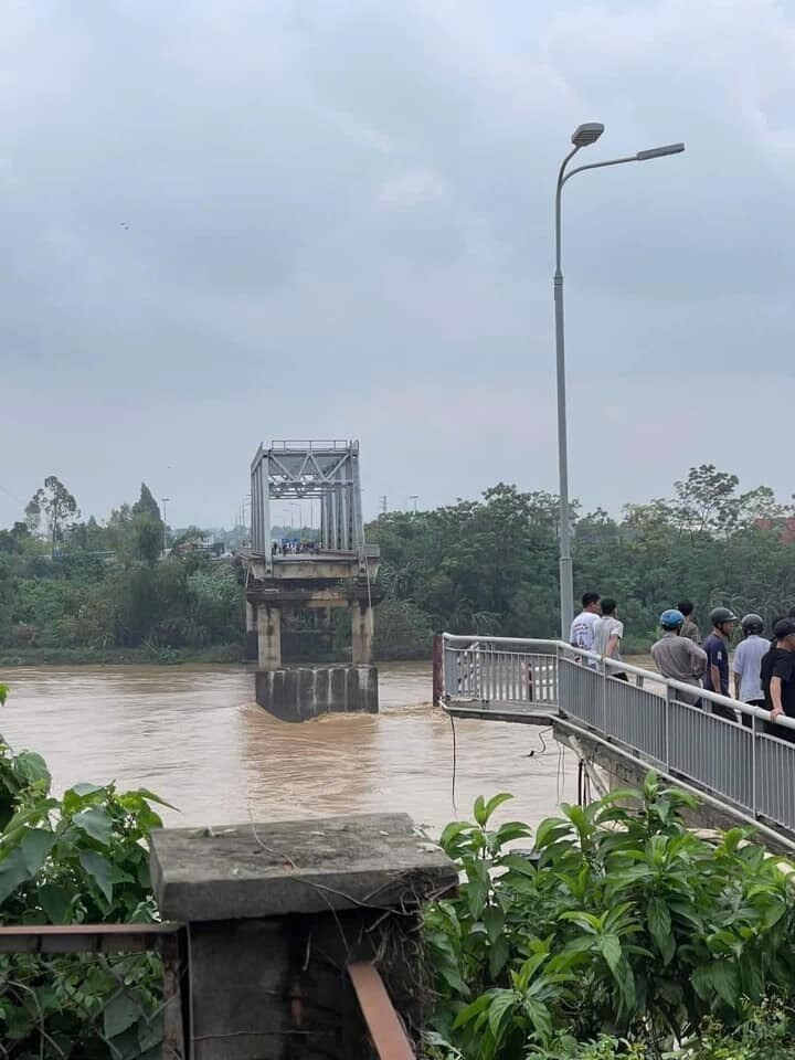 Hiện trường kinh hoàng vụ sập cầu Phong Châu, Phú Thọ