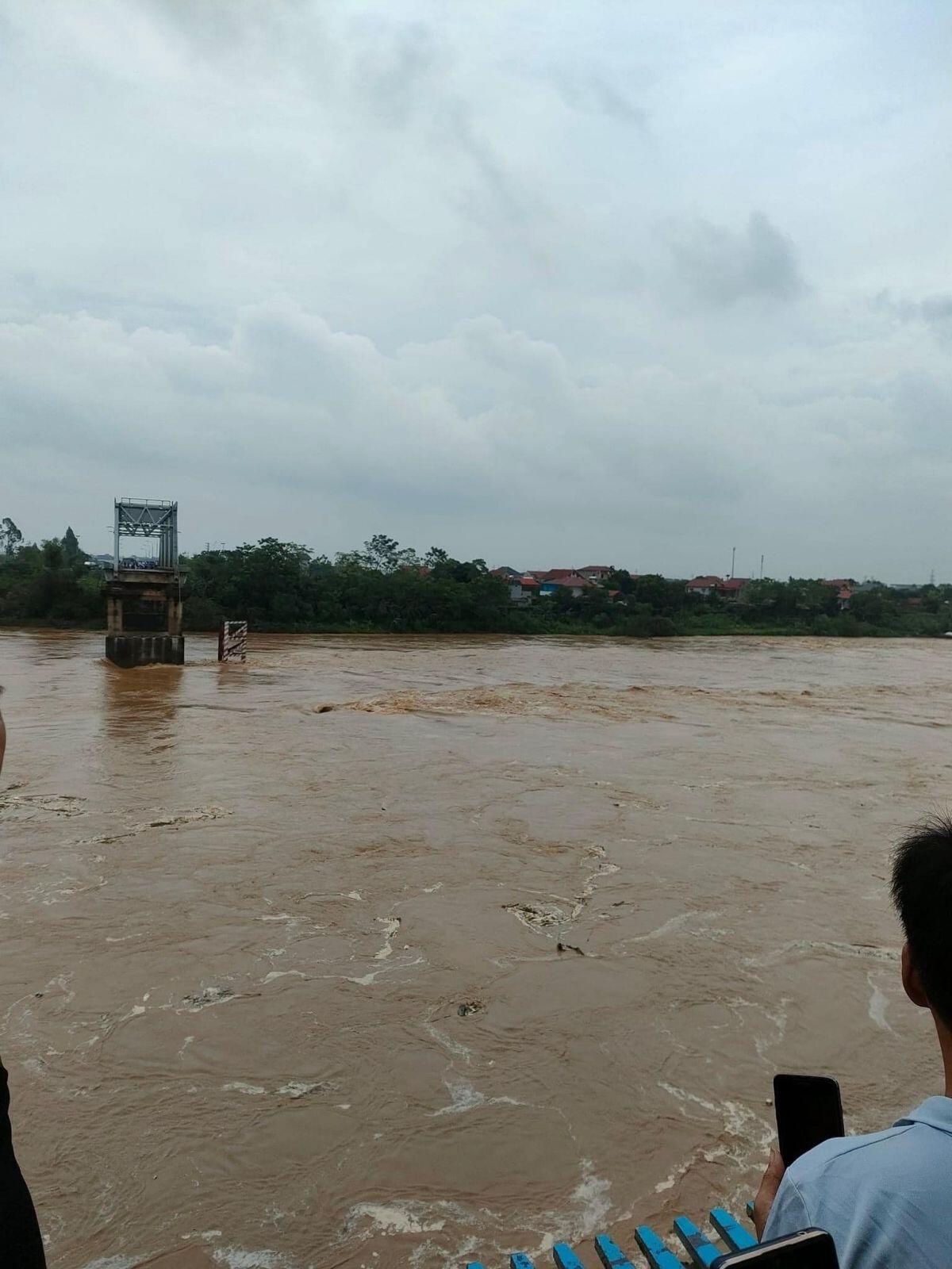 Hiện trường kinh hoàng vụ sập cầu Phong Châu, Phú Thọ