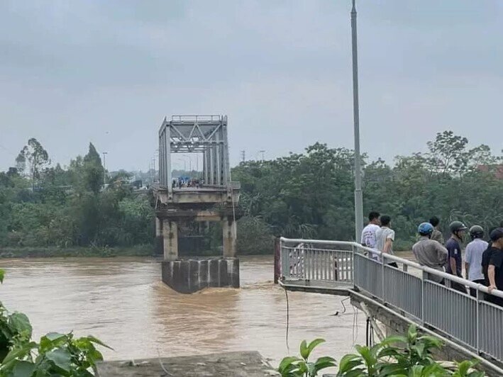 Vụ sập cầu Phong Châu: Cử tri từng kiến nghị thay thế, Bộ Giao thông vận tải nói 'chưa thực hiện ngay'