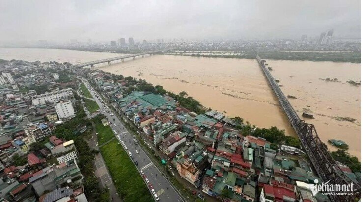 Lũ trên sông Hồng lên nhanh, Hà Nội tập trung ứng phó