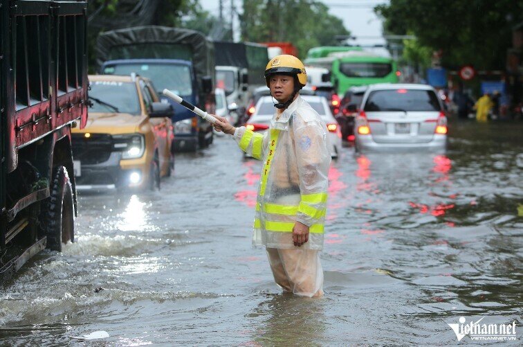 4 điểm trên cao tốc Nội Bài - Lào Cai bị tắc do ngập nước, sạt lở