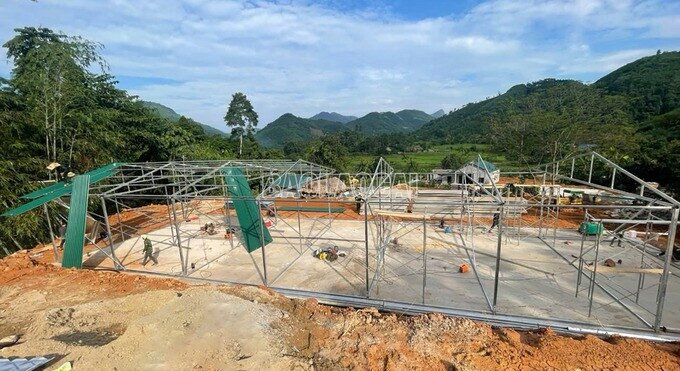 Chưa đầy 1 tuần triển khai, 25 căn nhà tạm do Vingroup tài trợ sắp bàn giao cho người dân Làng Nủ