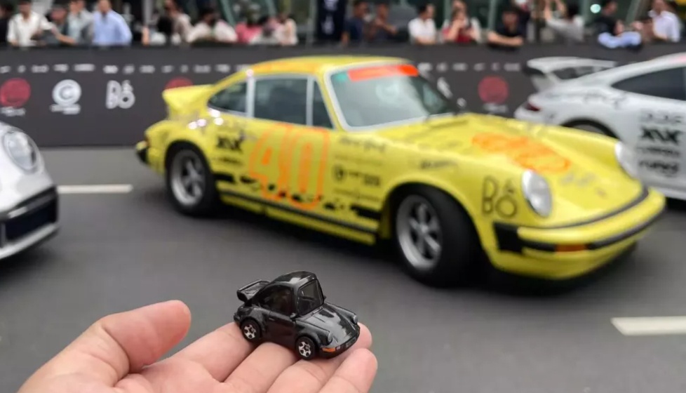 Đây là chiếc xe thể thao lớn tuổi nhất tham dự vào Gumball 3000 2024