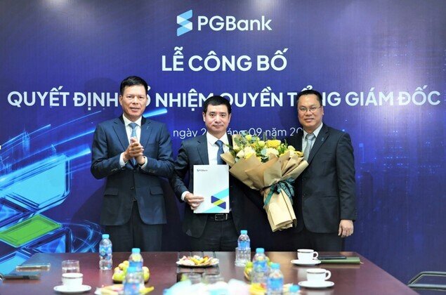 Có 16 cổ đông nắm hơn 97% vốn nhưng PGBank lại chọn một gương mặt lạ ngồi "ghế nóng"