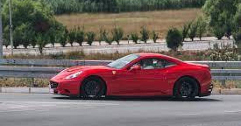 Siêu xe hàng hiếm Ferrari California được rao bán hơn 7 tỷ đồng