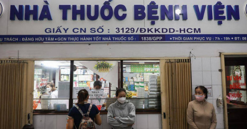 Nghịch lý 'có tiền mà thiếu thuốc'