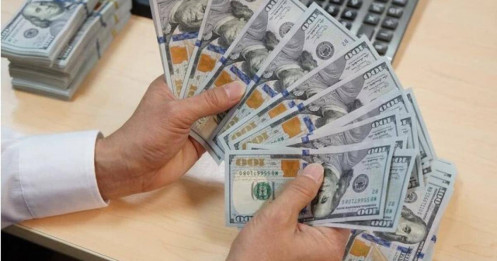 Giá USD ngân hàng và tự do cùng tăng nóng