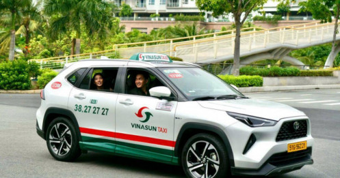 Vinasun 'sống' nhờ bán xe cũ và quảng cáo trên taxi