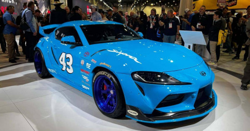 Toyota Supra độ Widebody với màu áo tri ân huyền thoại NASCAR xuất hiện tại triển lãm xe độ SEMA