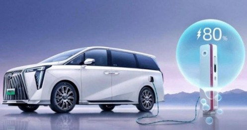 GAC Trumpchi E9 - Đối thủ của Toyota Alphard ra mắt bản sạc siêu nhanh