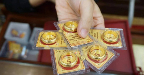 Vàng trong nước ngược chiều thế giới, quay đầu giảm mạnh