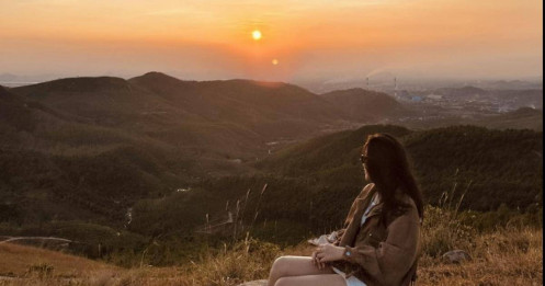 Kinh nghiệm “săn” hoàng hôn ở đỉnh Phượng Hoàng mùa cỏ cháy