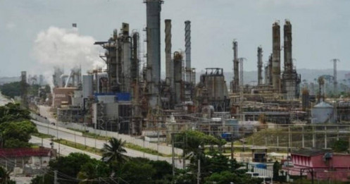 Giới chủ Mỹ muốn ông Trump dỡ lệnh trừng phạt quốc gia có trữ lượng dầu lớn nhất thế giới