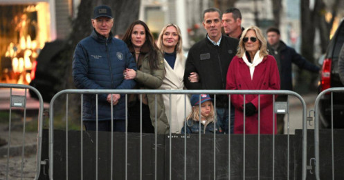 6 tháng ông Biden đổi ý về lệnh ân xá cho con trai