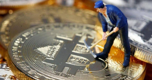 Chỉ vài giờ sau khi phá đỉnh 100.000 USD, Bitcoin giảm về còn hơn 97.000 USD