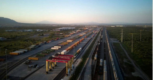 Ông Trump khởi động chiến tranh thương mại 2.0: Việt Nam có thể trở thành ‘cứu cánh’ cho thị trường Mỹ?