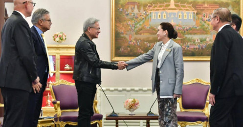 Phó giáo sư hàng đầu cảnh báo Thái Lan "Hãy thức tỉnh" sau quyết định của CEO Nvidia tại Việt Nam