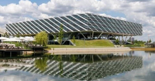 Nóng: Trụ sở chính của Adidas bị khám xét