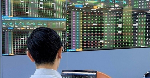 Tháng cuối năm đầu tư cổ phiếu ngành nào?