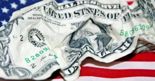 Chuyên gia: Không phải BRICS, một yếu tố đến từ bên trong nước Mỹ đang tự lật đổ vị thế thống trị của đồng USD