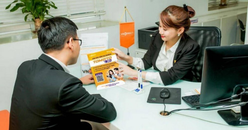 Cổ đông VNDirect lo mất… Tết