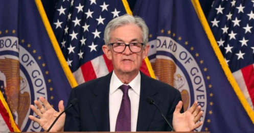 Quyết định hạ lãi suất của Fed có thể 'giáng đòn' lên hàng loạt NHTW trên toàn cầu như thế nào?