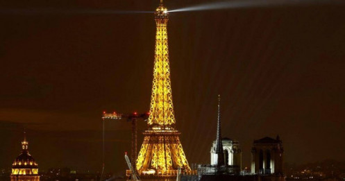 Tin và ảnh tháp Eiffel cháy trước đêm Giáng sinh tràn ngập, thực hư thế nào?