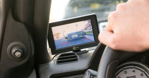 'Bắt buộc ôtô lắp camera lùi để tránh tai nạn'