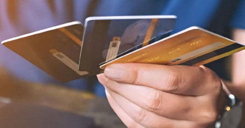 Từ nhóm tấn công Facebook, lộ đường dây làm giả 10.000 tài khoản ngân hàng